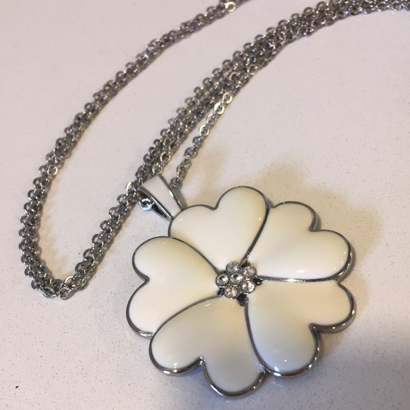 Lia Sophia Floral necklace - Picture 2 of 8